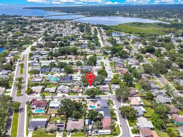 1809 Chinaberry Dr, Oldsmar, FL 34677