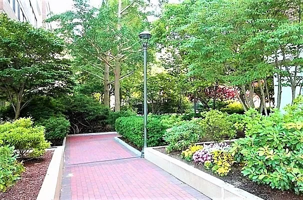 2 Hawthorne Pl #F5 — Photo 18