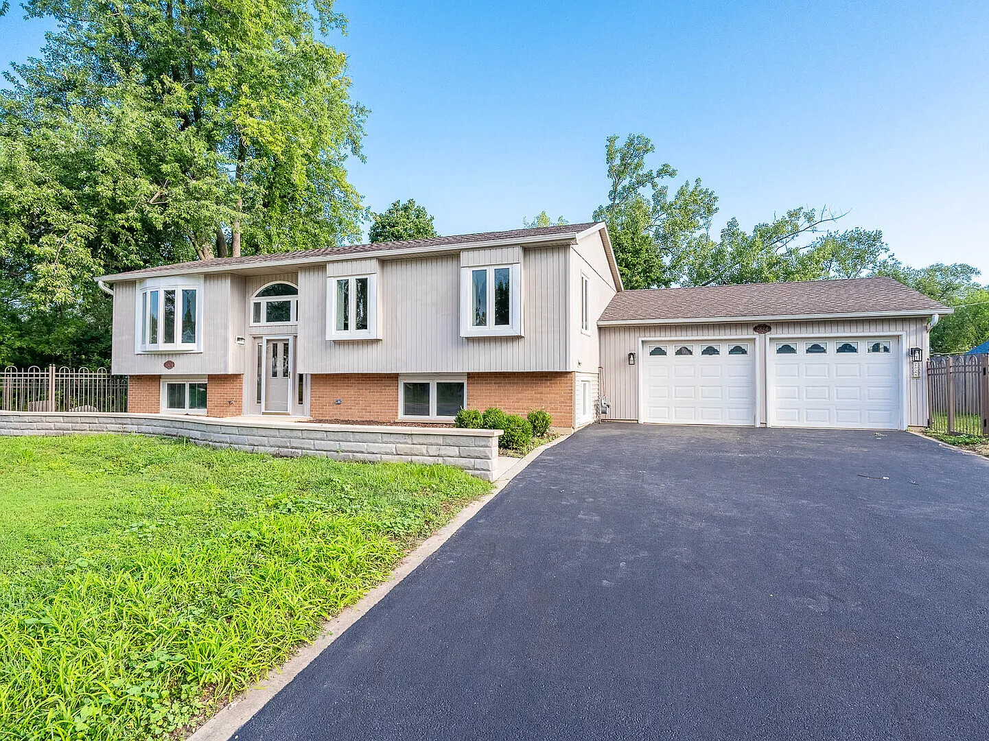 2824 Jonquil Ln photo 1