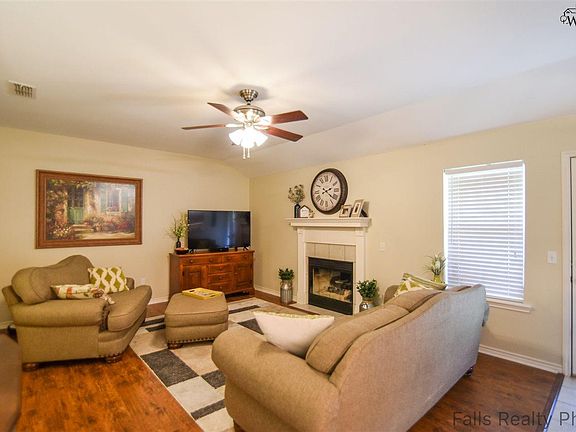 5th image of 110 Stonebridge St