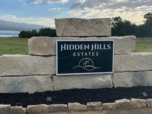 1277 Hidden Hills Dr, Claflin, KS 67525