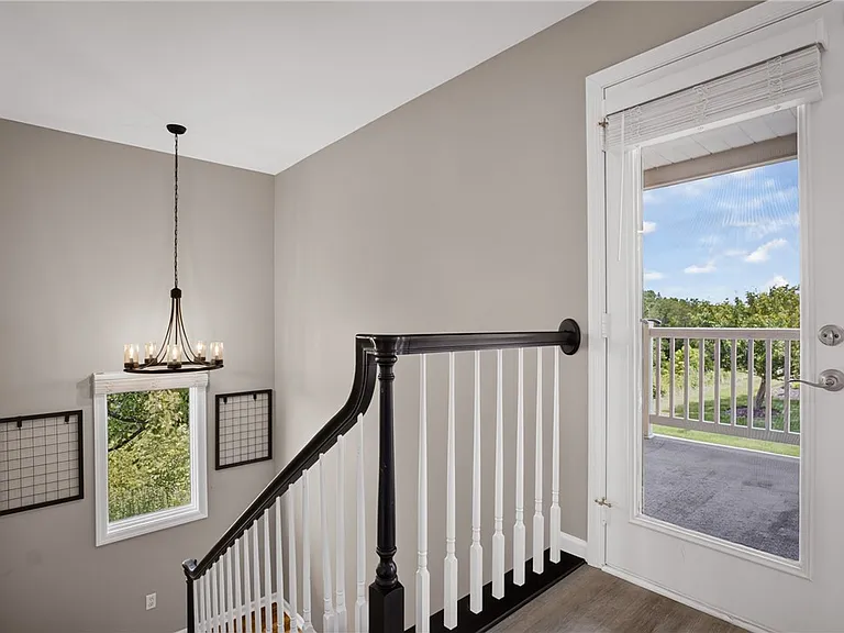 9704 Sundance Dr — Photo 4