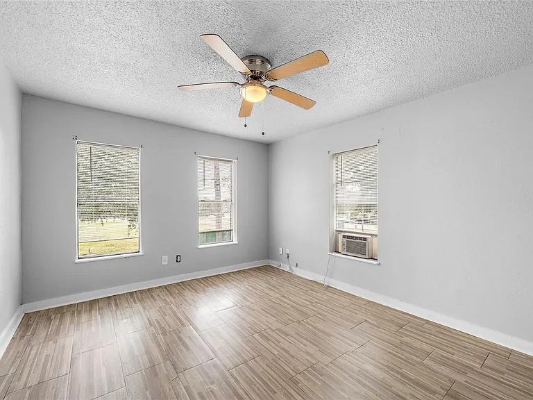 3116 Avenue L #8 — Photo 10