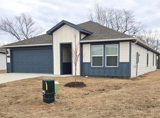 132 Watts Ave, Gentry, AR 72734