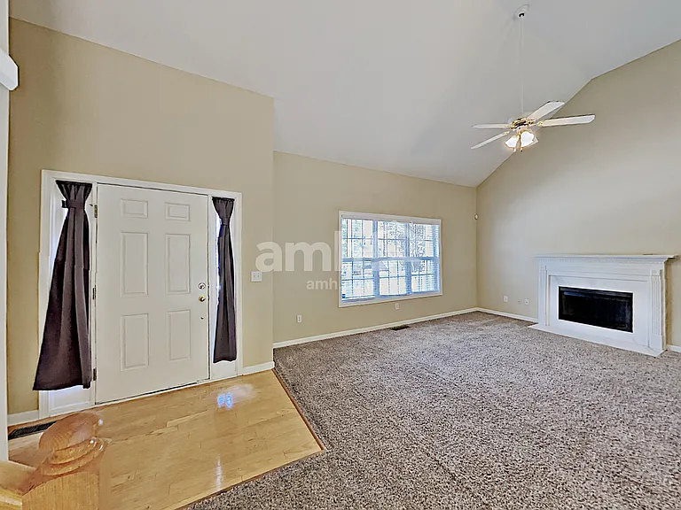 5759 Newnan Cir — Photo 11