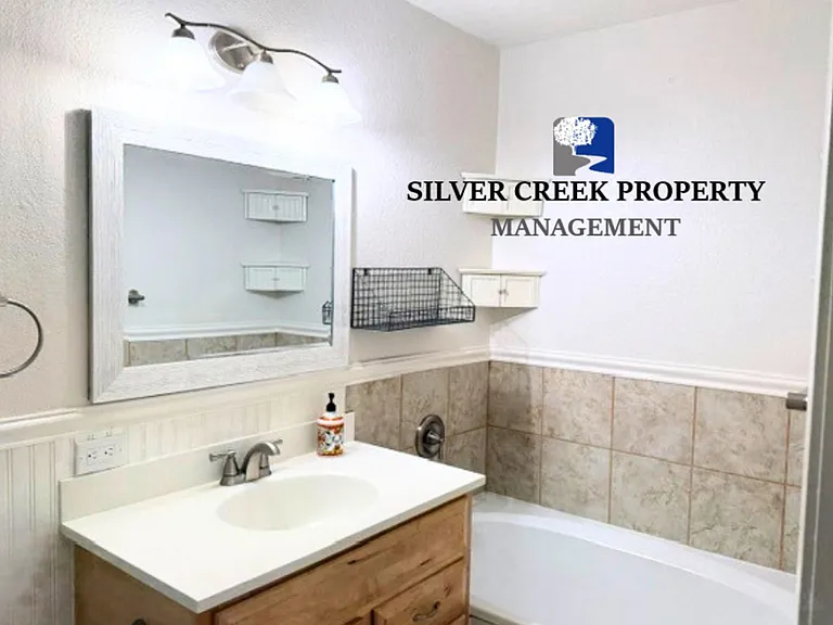 325 Northwood Cmns — Photo 11
