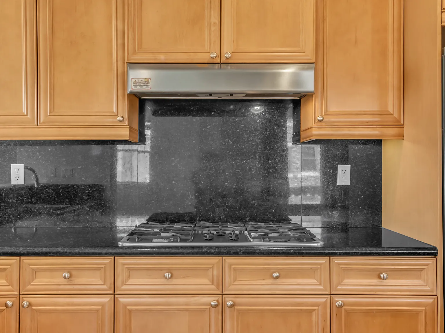 2 bed, 1961 sqft, $3,200 — Photo 4