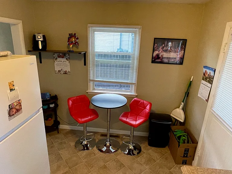 Eat-in kitchen nook