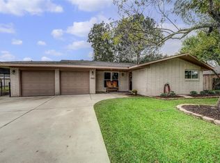 1147 Glenda St, Pearland, TX 77581