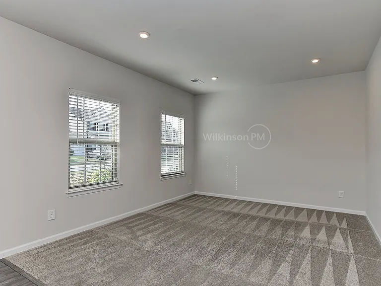 1868 Scarbrough Cir — Photo 6