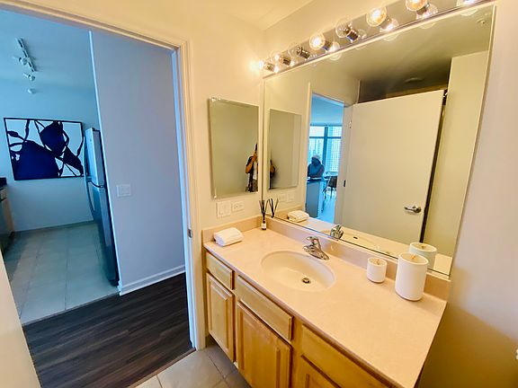 5th image of 671 W Wayman St #3210