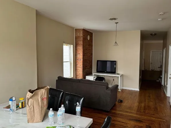 137 6th Ave #1, Troy, NY 12180