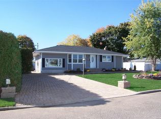 80 W 11th St, Deer Park, NY 11729
