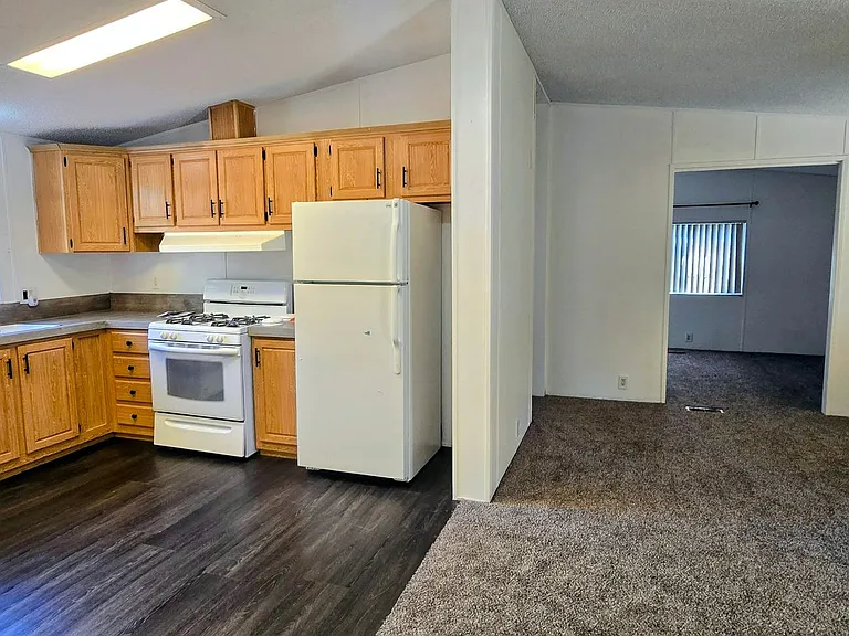821 Lancer Way — Photo 5