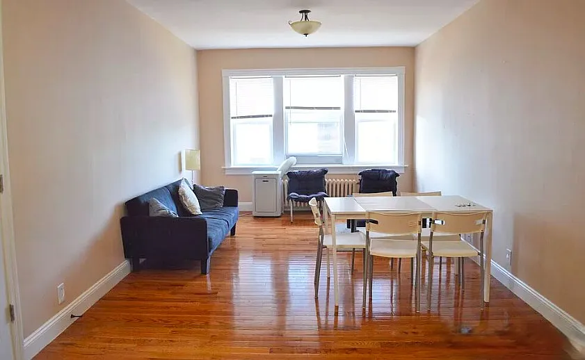 3 bed, 1.0 bath, $4,800 — Photo 2