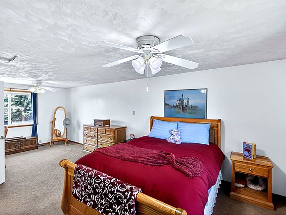 2nd image of 809 Villard St