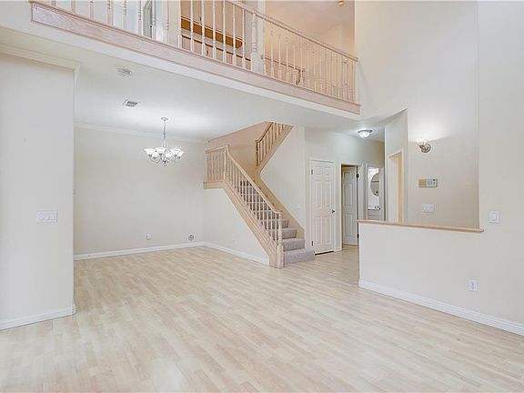 2nd image of 22 Matisse Cir