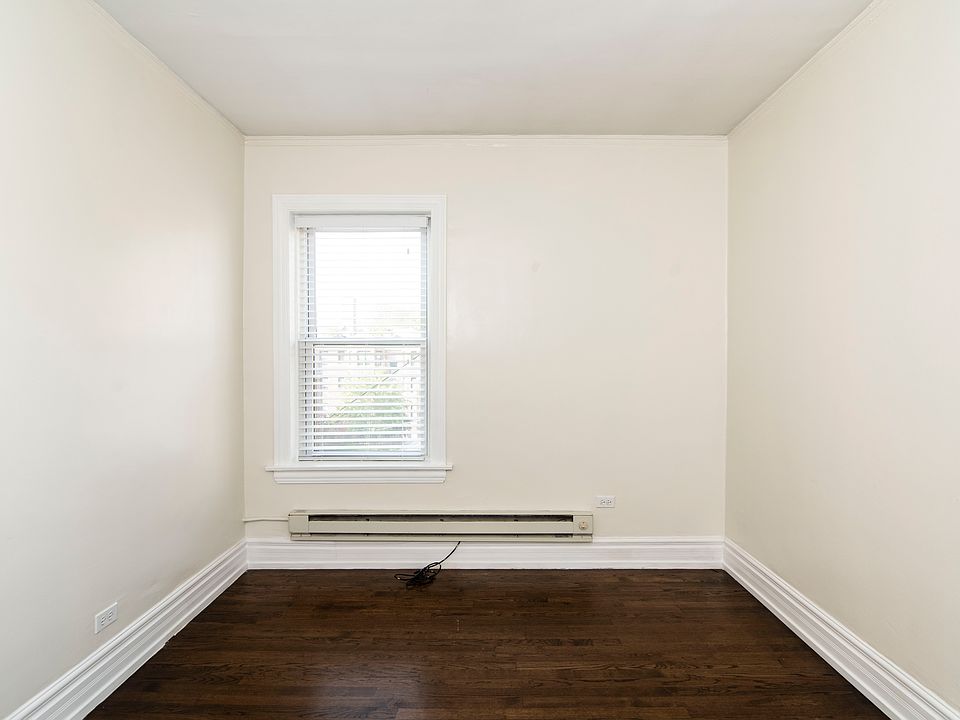 2nd image of 3815-3819 N Greenview Ave #1L