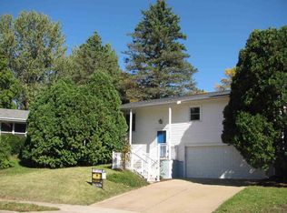 1156 Downey Dr, Iowa City, IA