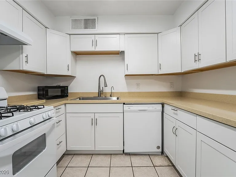 4302 Lynnann Dr — Photo 10