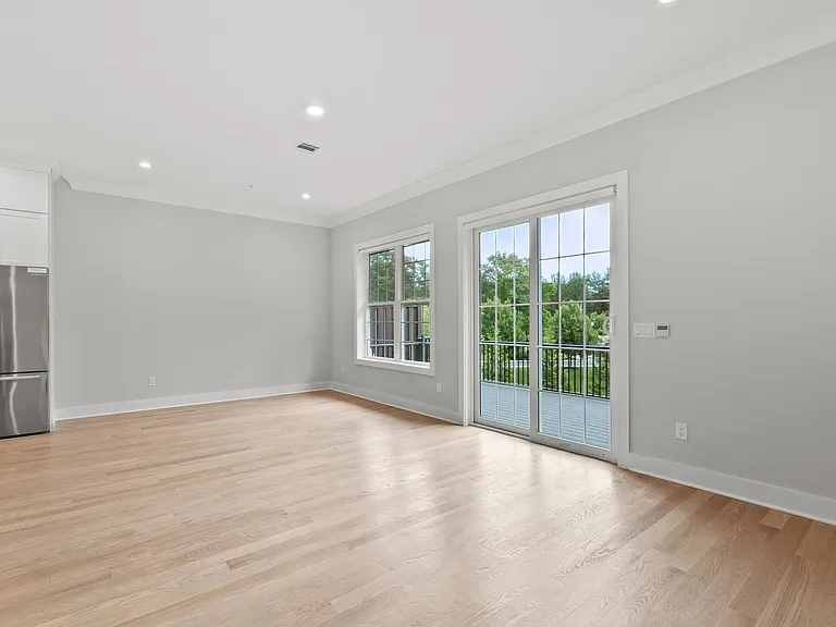 105 Brandon Ct — Photo 32