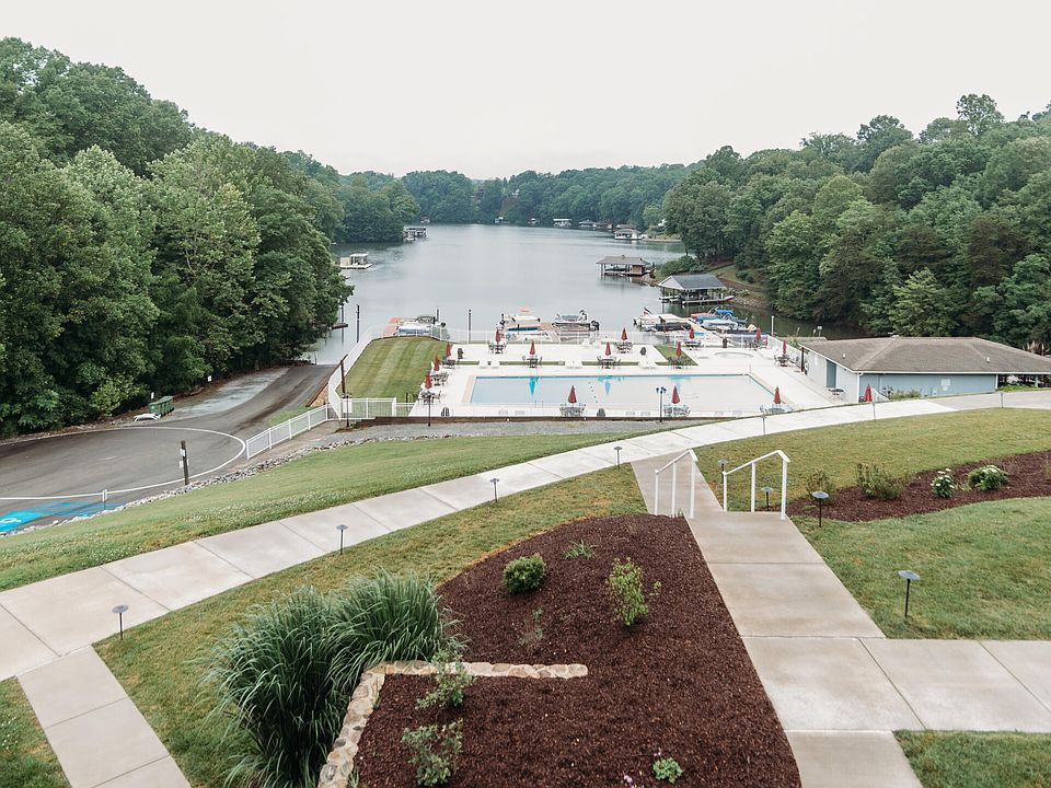 1st image of 1085 Bluewater Dr Unit 202