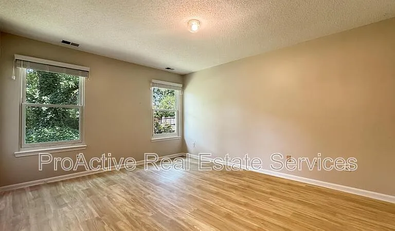 5568 Annandale Dr — Photo 13