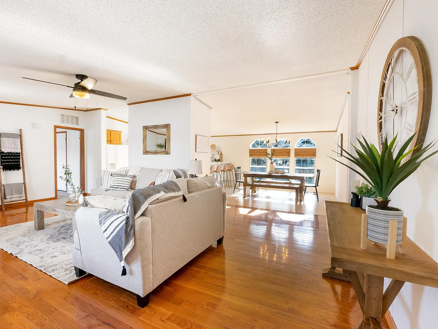 3 bed, 1960 sqft, $3,200 — Photo 2