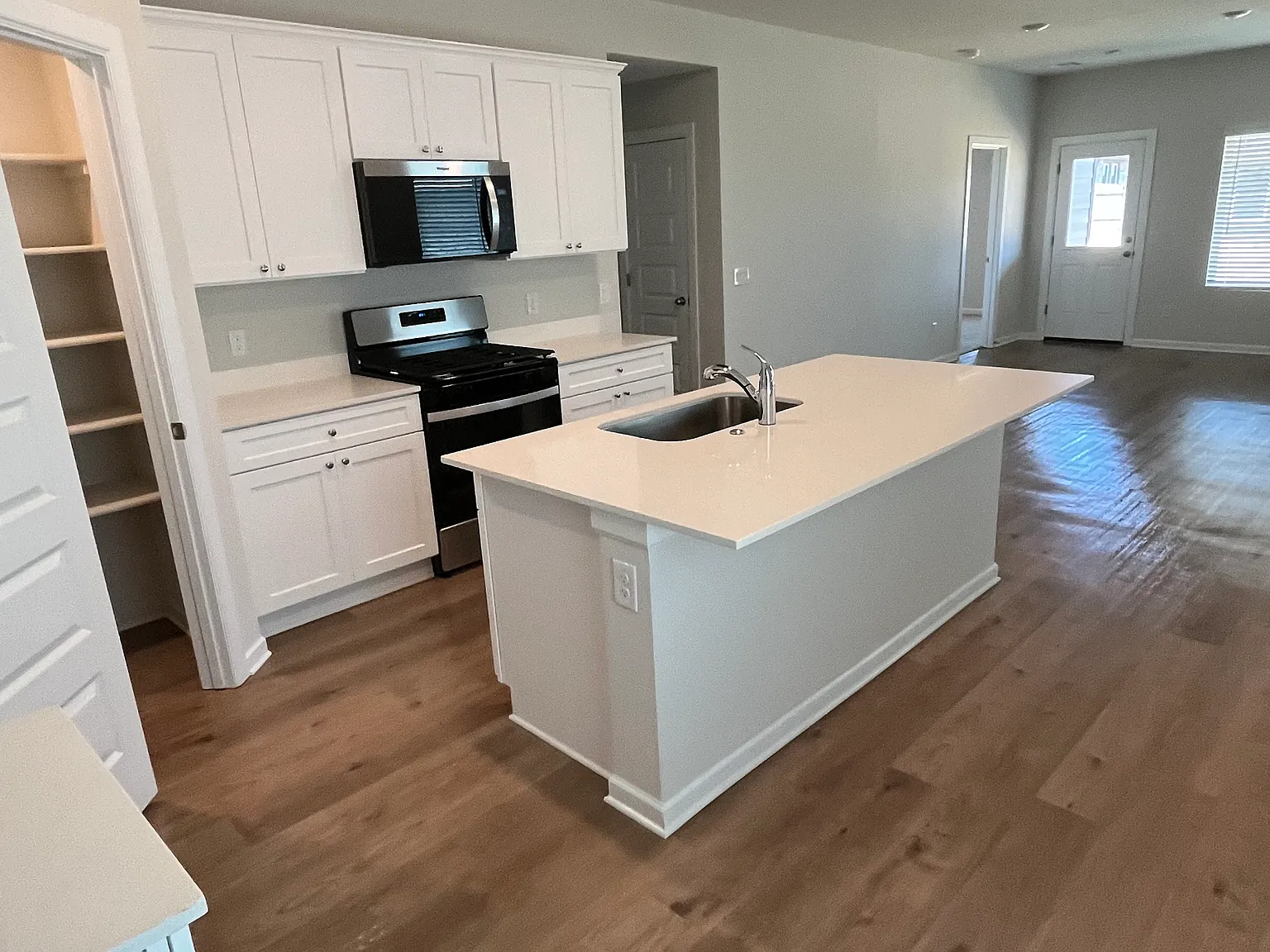 3 bed, 1293 sqft, $1,800 — Photo 3