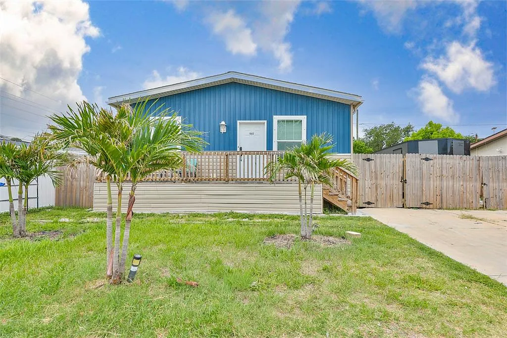 4 bed, 2.0 bath, 1620 sqft, $2,600 — Photo 2