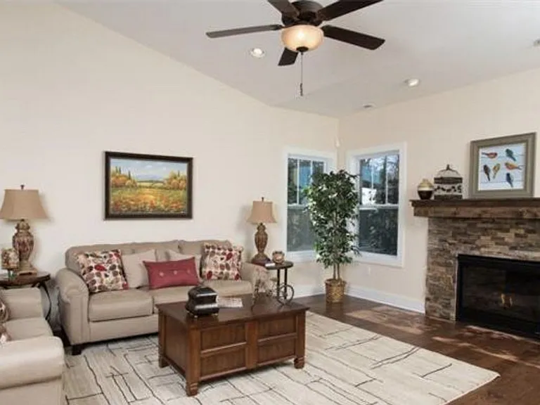 14 Loftin St — Photo 4