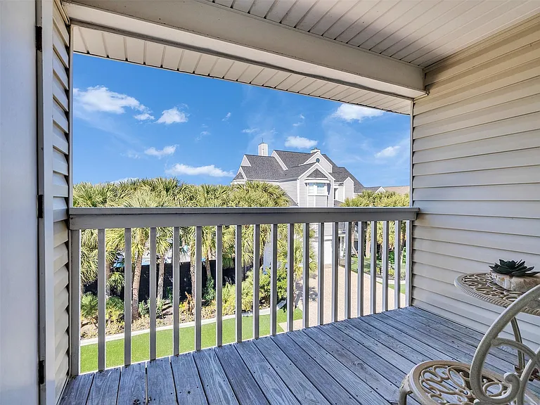 16627 Bayfront Dr — Photo 32