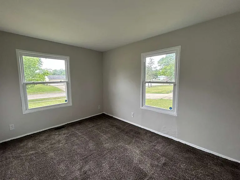 23345 Comstock Rd — Photo 11
