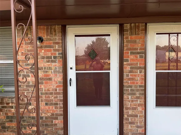 106 E Nelson St #A, Bowie, TX 76230