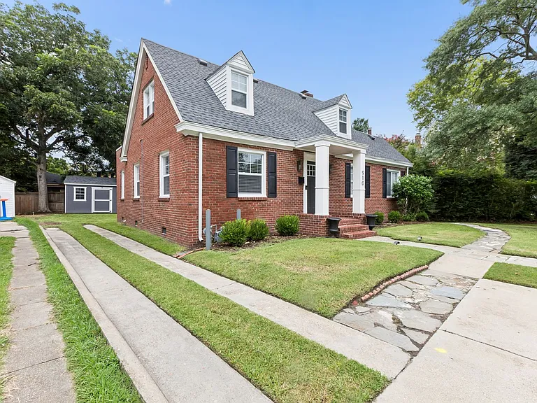 910 Baldwin Ave — Photo 2