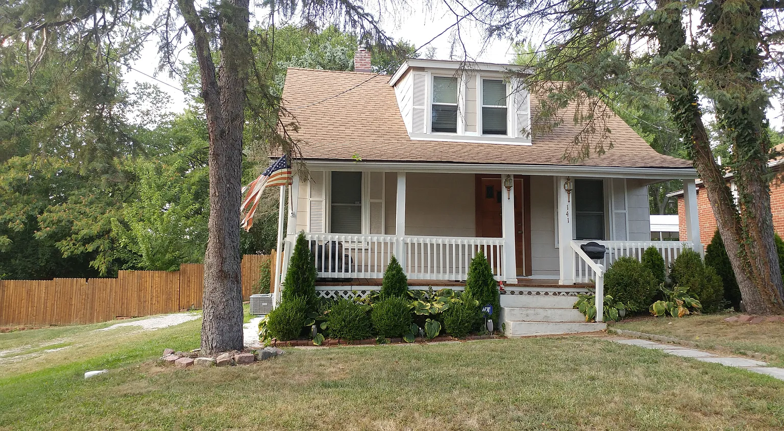 141 Almentor Ave photo 1