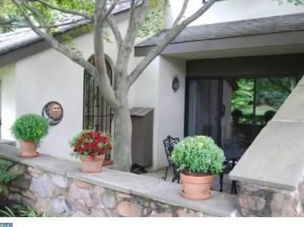 64 Oak Knoll Dr, Berwyn, PA 19312
