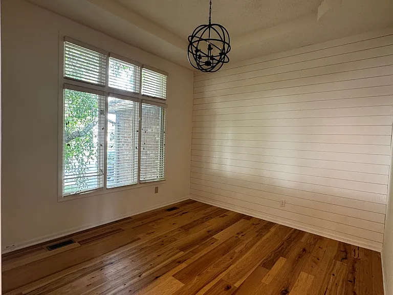 324 N Lancaster Dr — Photo 16
