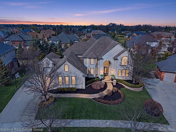3rd image of 7219 Vista Dr