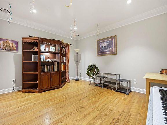 5th image of 665 Washington Way
