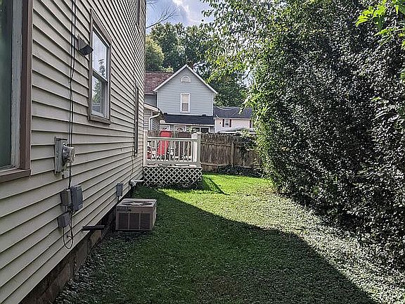 5th image of 807 N Tuscarawas Ave