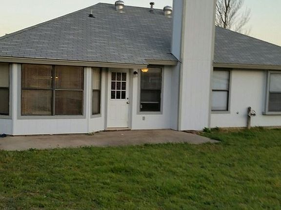 4th image of 2304 Bernice Cir