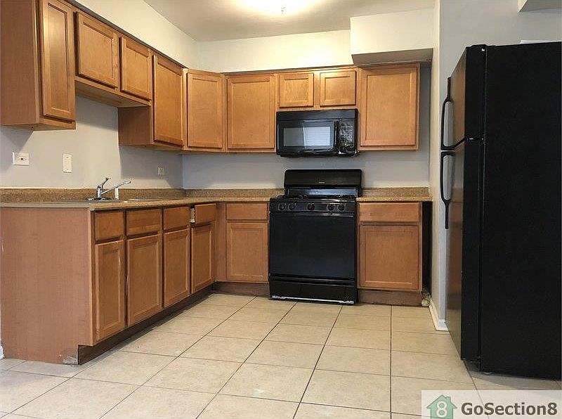 1st image of 7840 S Yates Blvd APT 2B