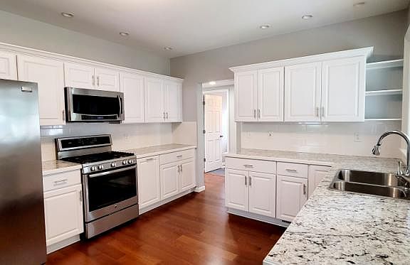 3rd image of 527 W Lincoln St