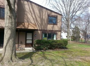 26747 Lake Of The Falls Blvd, Olmsted Falls, OH 44138