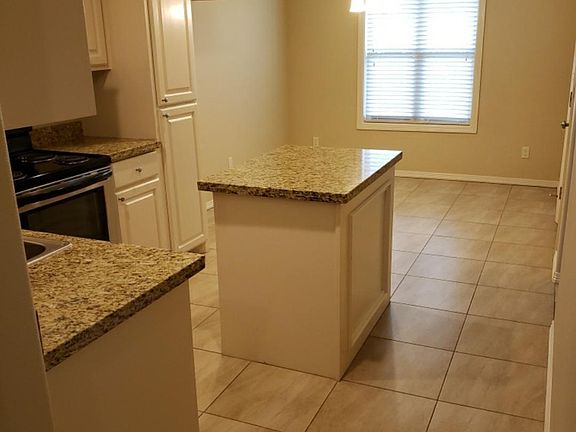 3rd image of 1909 Treasure Oaks Dr