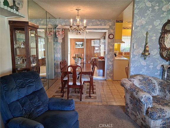 4th image of 121 Mary Ln