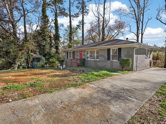 3rd image of 586 Oakside Dr SW #A