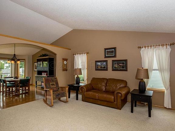 3rd image of 1533 Cambridge Dr