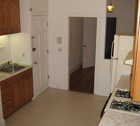 5th image of 4715 Vernon Blvd APT 2L